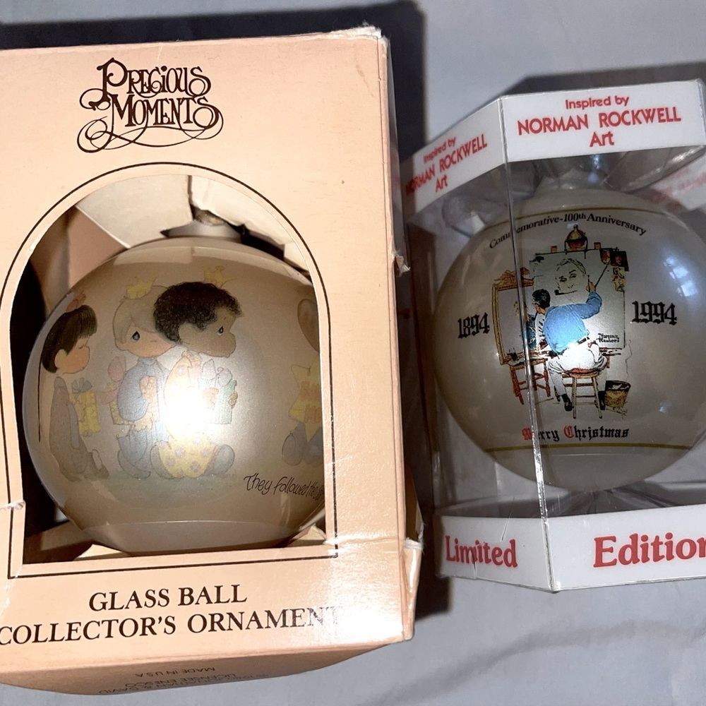 2 vintage Christmas ornaments.
